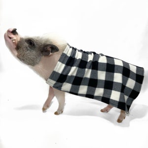 Easy-on Elastic Fleece Cloak with Leash Hole, Mini Pig Clothes, Pet Sweater, Clothing for Pot Belly Pigs White Checker Plaid