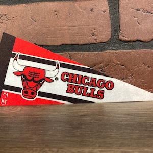 Mini 1990s Chicago Bulls NBA Vintage Pennant – Authentic Sports Memorabilia