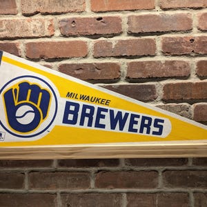 Grote vintage wimpel Milwaukee Brewers uit de jaren 80 – Authentieke sportmemorabilia
