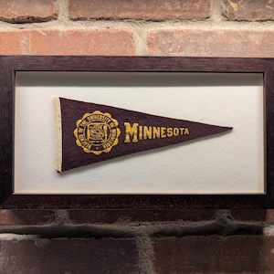 Inramad Minnesota Golden Gophers NCAA Vintage Mini Pennant från 1970-talet - Autentiska universitetssportminnen