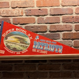 1980s New England Patriots NFL Large Vintage Pennant - Super Bowl 1985 Authentic Sports Memorabilia