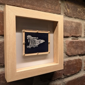 1930s Framed Yale University Pennant Patch - Leather Premium - Vintage College Memorabilia – Authentic Sports Memorabilia