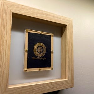 1930s Framed University of Washington Huskies Pennant Patch - Leather Premium - Vintage College Memorabilia – Authentic Sports Memorabilia