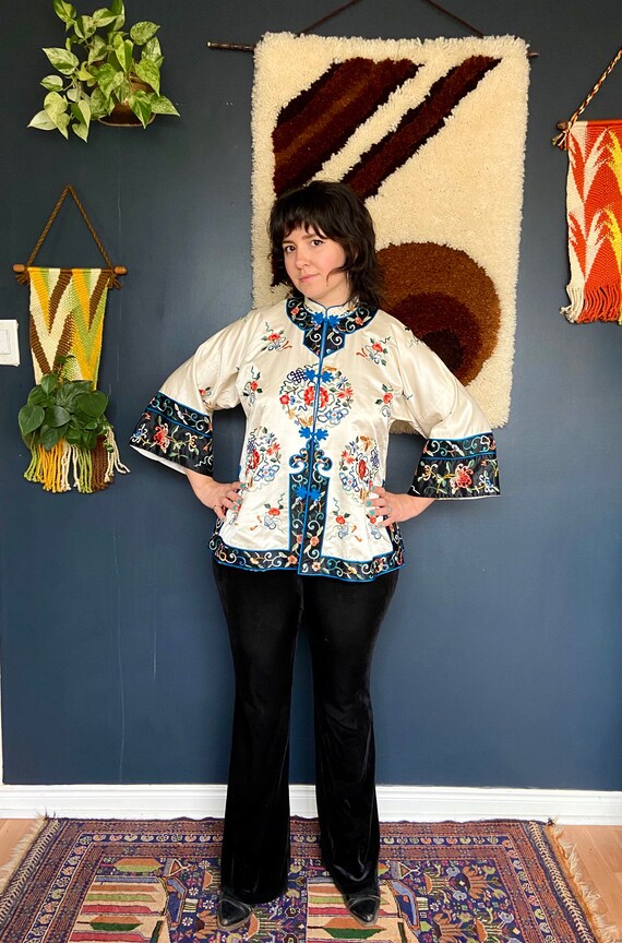 Vintage 1950s Chinese Silk embroidered jacket// hi
