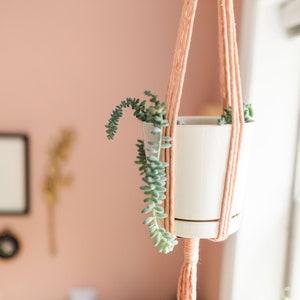 Dammig rosa makrame-växthängare – 100 cm boho-dekor
