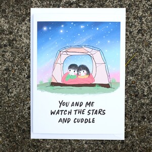 あなたと私が星を眺めて抱き合う、キャンプカップルカード、アウトドアカップルカード、かわいいイラスト、記念日カード、ボーイフレンドガールフレンド