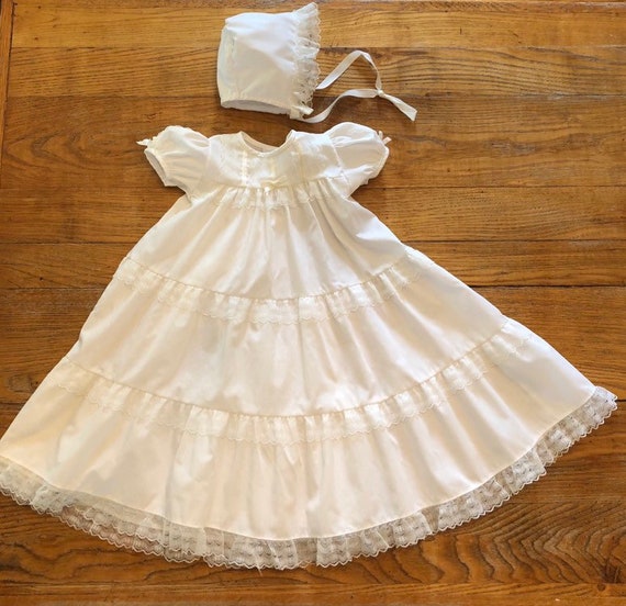 GORGEOUS Vintage White Three Tiered Lace  Christe… - image 3