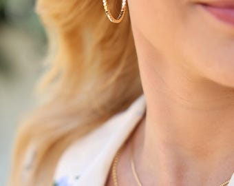 Créoles Goldie & superposition de colliers Goldie//Colliers plaqués or 18 carats//Grandes créoles en or