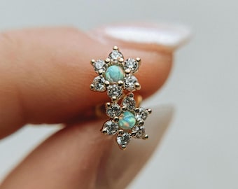 Boucles d'oreilles en or, cristaux de fleurs et opale de menthe//Platine d'oreilles en or 18 carats//Plaques d'oreilles avec pierres précieuses//Boucles d'oreilles dormeuses//Moderne//Bijoux artisanaux