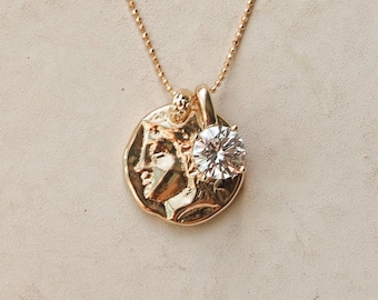 Collier avec pièce de monnaie grecque et cristal//Or plaqué or 18 carats//Pendentifs empilés//Cristal véritable//Sautoir à superpositions//Bijoux modernes//Mandy Ellen