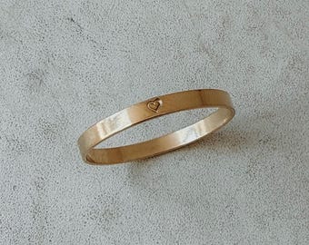 Bague personnalisée plaquée or 18 carats// estampée à la main//bande solide//empilable//faite main