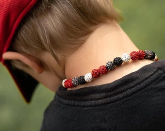 Collar personalizado con cuentas brillantes de béisbol - Cuentas de diamantes de imitación de 10 mm - Cordón elástico atado - ¡Elige tus colores!