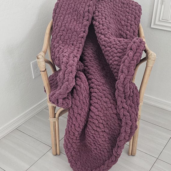 READY TO SHIP Chunky handwoven blanket, burgundy blanket, chunky yarn throw, lap throw
