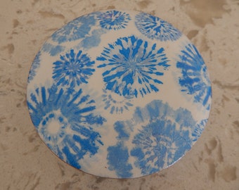 Chinoiserie round wooden jewelry box, decoupage box, blue and white circles