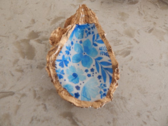 READY TO SHIP Decorative oyster shell ring dish, decoupage shell decor, blue and white shell, chinoiserie