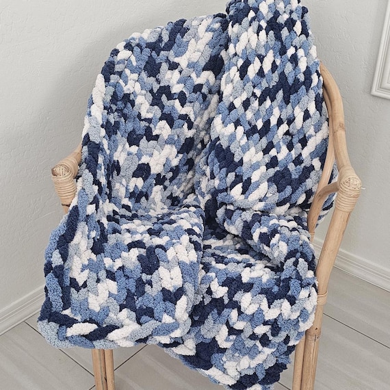 READY TO SHIP Chunky handwoven blanket, blue and white blanket, beach chic decor