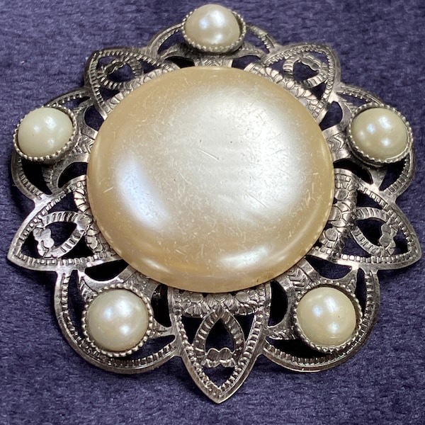 Vintage cabochon large pearl brooch