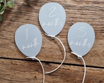 12 Balloon Milestone Set, Monthly Milestone discs, Baby Milestone gift, New Baby Photo Prop, Baby Shower Gift, Minimalist baby milestones