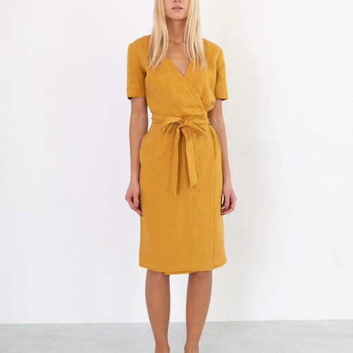 Linen wrap dress, short sleeve summer style | BRIGITTE