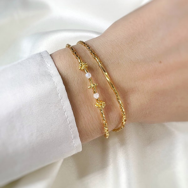 Bracelet perles dorées antiques et pierre de lune, bijoux fait main, bijoux minimaliste