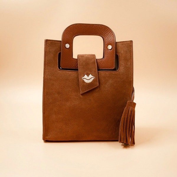 ARTISTE / Sac à main et bandoulière cuir velours camel & broderie bouche beige - Femme - Made in France - Créateur - Tendance - Cadeau noël