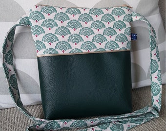 Shoulder bag in dark green faux leather and leaf fabric