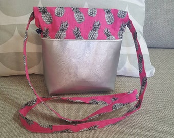 Shoulder bag in gray imitation leather and pink fabric with gray pineapple