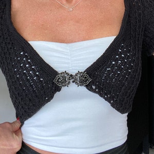 ClassiClip Cardigan Clip Brooch Maisey in Black or Silver