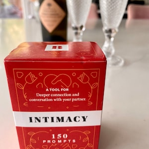 INTIMACY, ICEBREAKER of LOVE Guide Kaartspellen met 150 leuke aanwijzingen om een relatie op te bouwen, stellen / date night / valentijnscadeau