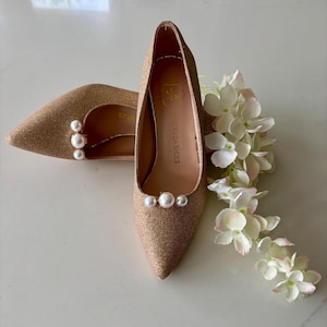 Chic Triple Pearl Shoe Clips in Gold or Silver Setting, Bridal Wedding Accessory
