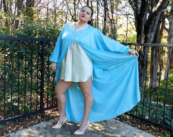 Robe vintage em nylon azul claro e renda branca, modelagem justa, estilo lingerie romântica - Tamanho M