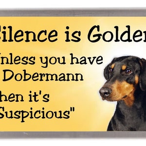 Imán para nevera con perro Dobermann: el silencio es dorado a menos que tengas un Dobermann... Entonces es &quot;sospechoso&quot;. Gran regalo para cualquier amante de los perros.