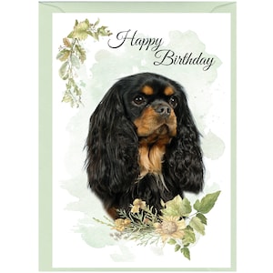 Cartão descuidado do "feliz aniversario" do cão do Spaniel de rei Charles (6" x 4") com envelope - anule o interior para sua própria mensagem.