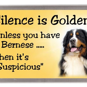 Op de afbeelding: Een gele achtergrond met zwarte tekst die "Silence is Golden. Unless you have a Bernese.... Then it's "Suspicious"." luidt. Een Berner Sennenhond is op de afbeelding te zien.
