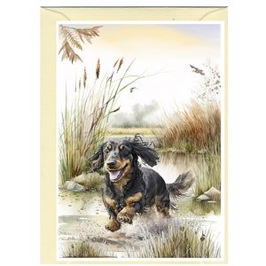 Gepersonaliseerde langharige zwart-bruine hondwenskaart met teckel (6 x 4 inch) met envelop.  Kaart kan indien gewenst blanco worden gelaten