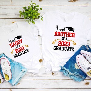 Graduierung 2023 T-Shirts: Familien Graduate Squad Shirts