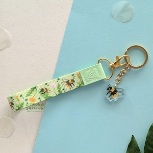 Bumblebee Lanyard Keychain With Charm, Mini Bee Lanyard Key Fob For House Car Keys Cottagecore