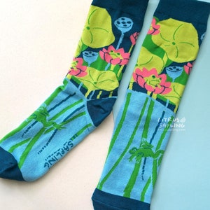 Frog Socks Woven Unisex Adult Size Socks, Novelty Frog Gifts Accessories Lotus Flower