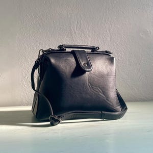 Sac à main noir docteur pour femme, petit sac à main en cuir végétalien, cadeau sac à main classique, style vintage des années 90 Y2K