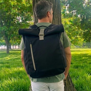 Large Commuter Laptop Backpack Men Women: Anti-Theft Rolltop Rucksack