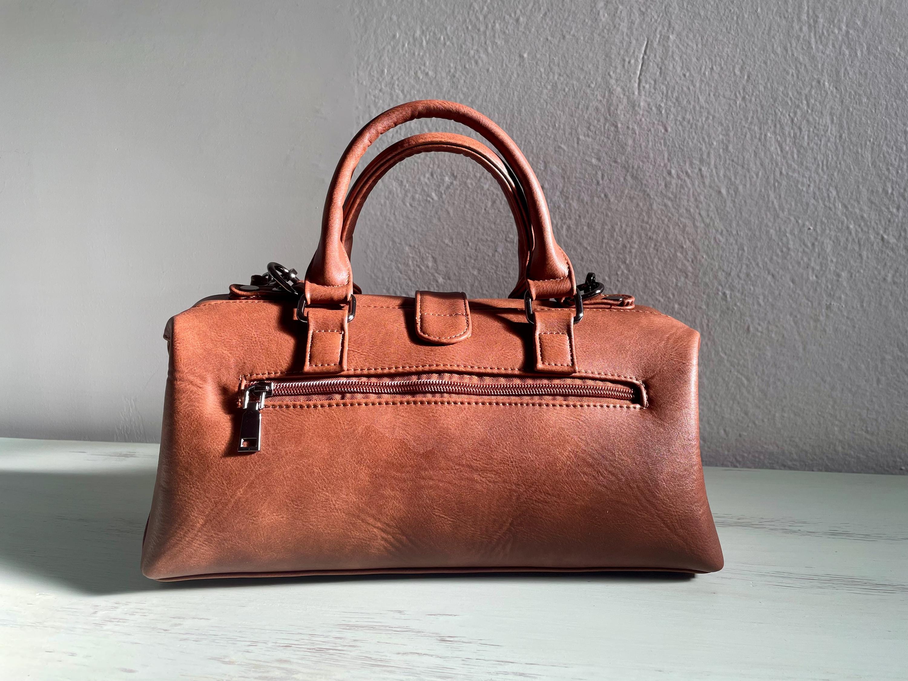 Vegan Leather Boston Bag: Top Handle Purse Crossbody  display picture 1
