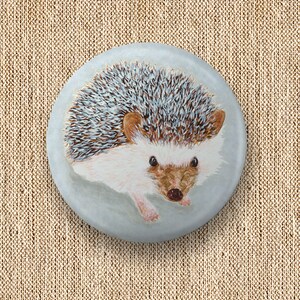 Igel Pin, Knopf Abzeichen 25mm, Tier Knopf Abzeichen, Wildlife Pinback, Igel Knopf Abzeichen, süßes Pin Abzeichen, Wildlife Badge, wilder Igel