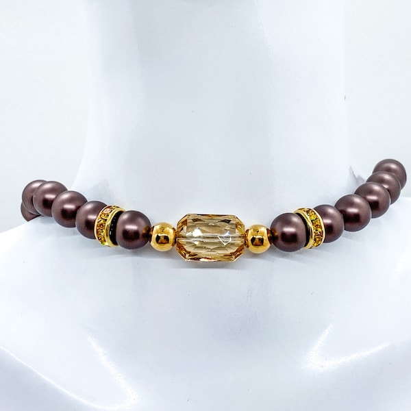 Collier Perles de Cristal L’Imperial Marron : collier choker ou ras de cou, perles de cristal Swarovski, perle centrale taille émeraude