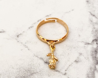 Petite Rose ring: 16K goud messing, verstelbare ring, mini roze hanger