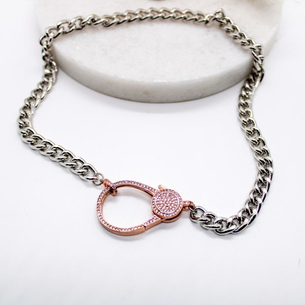 Collier Gourmette Rose Argenté : chaîne gourmette en plaqué rhodium, grand fermoir en plaqué or rose et zircons