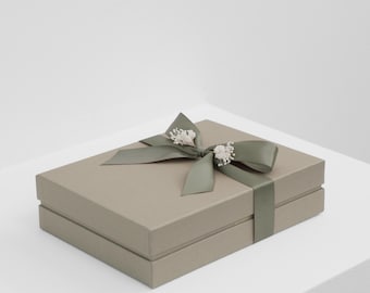 Beige Gift Box with Baby's Breath, Personalized Handwritten-Style Card & Luxurious Bow, Available in 5 Colors