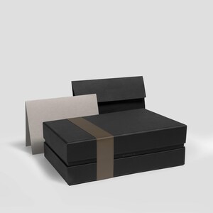 Geschenkdoosset in zwart (22×14×7 cm) – BLONDBOX® Classic inclusief cadeaukaart, envelop, vloeipapier en satijnen lint (goud)