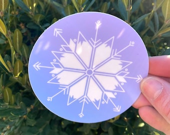 Pegatina de copo de nieve de 3" con troquelado y diseño de montaña nevada