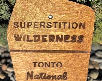 Señal personalizada del sendero forestal nacional Wilderness