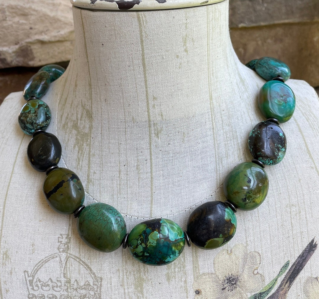 Chunky Blue Turquoise Collar Length Necklace 255y